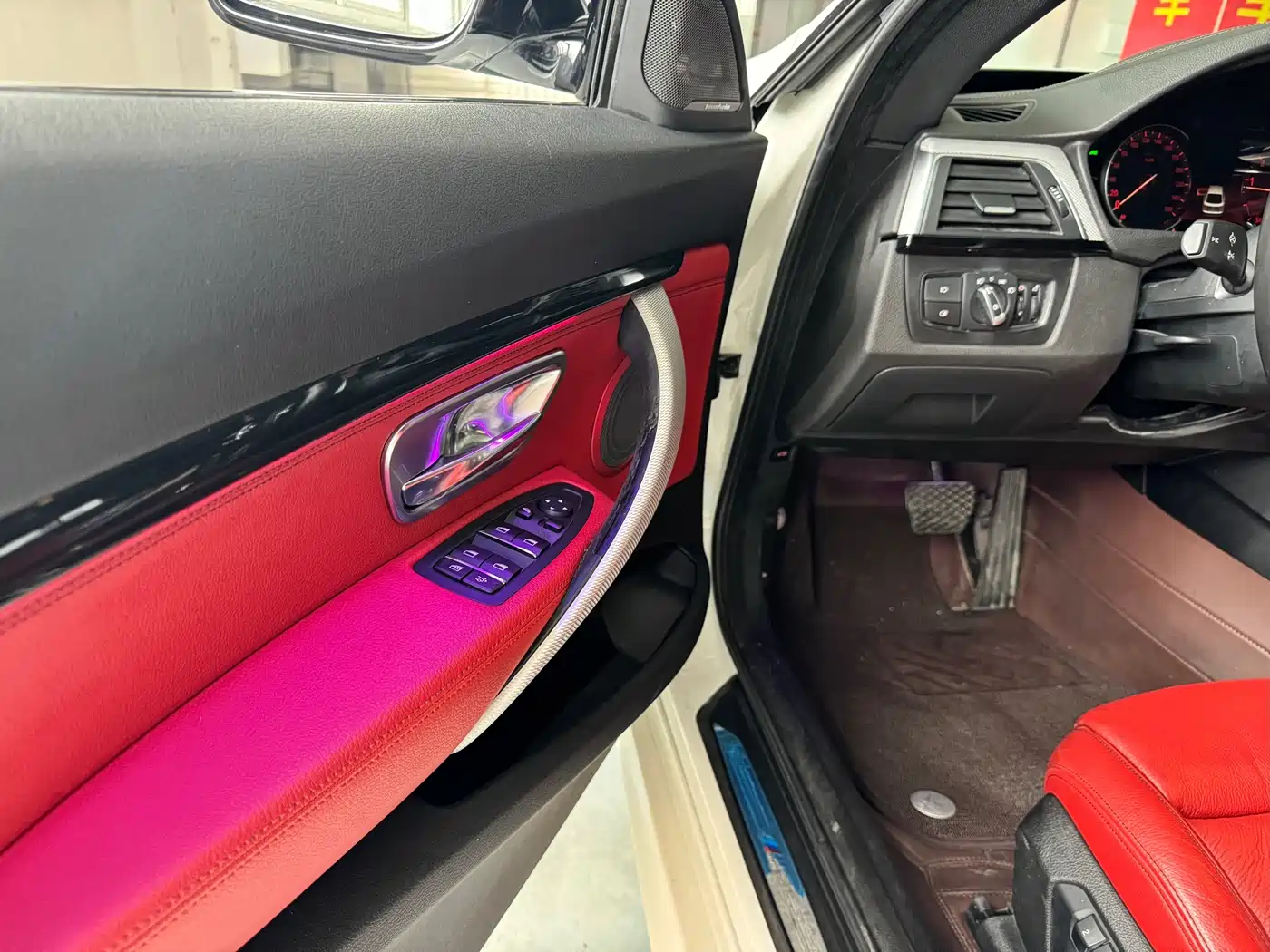 BMW 3 Series GT 2018 320i M Sport фото 13