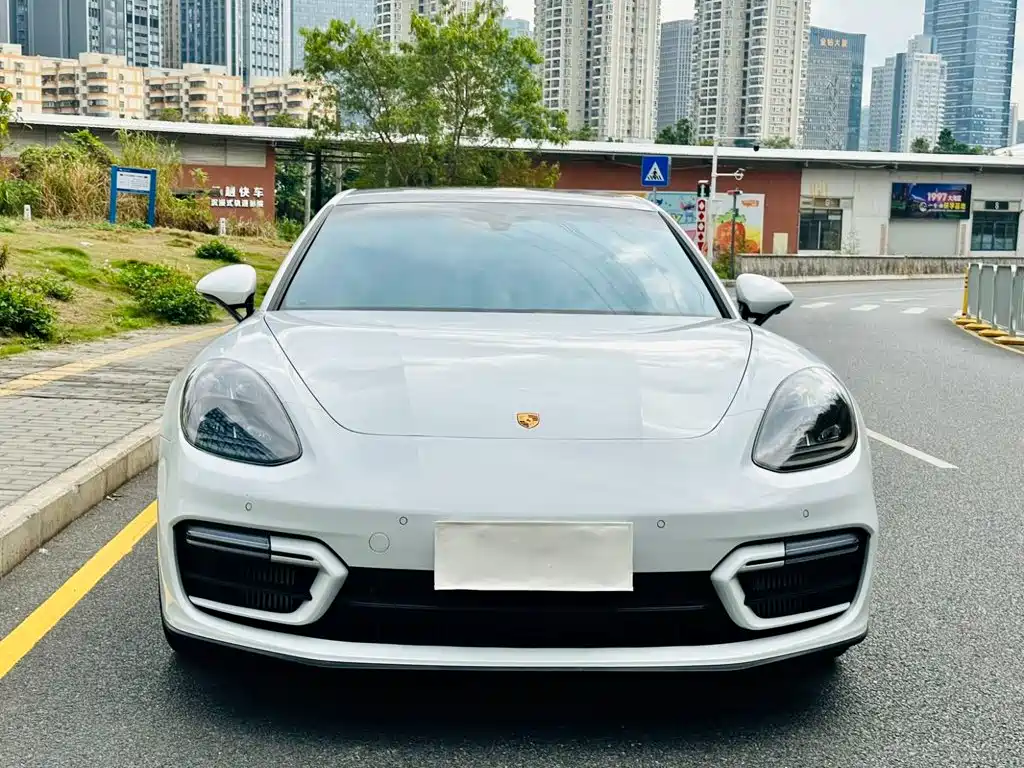 Фото 2 - Porsche Panamera