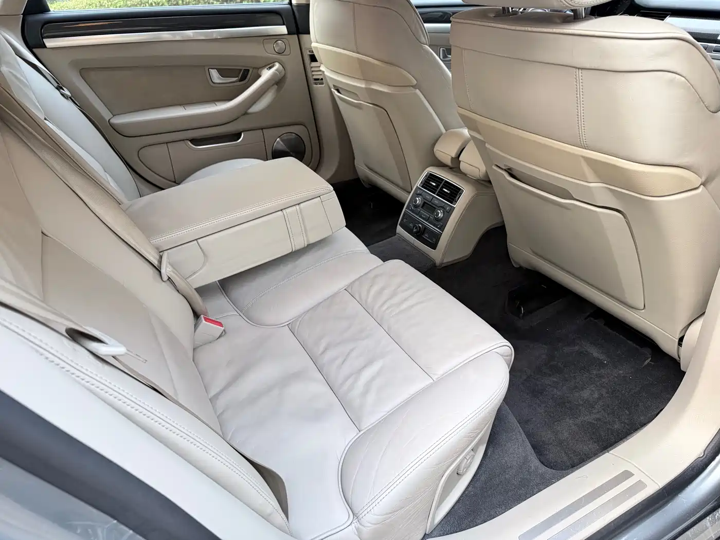 Audi S8 2009 Audi S8 5.2 FSI quattro фото 5