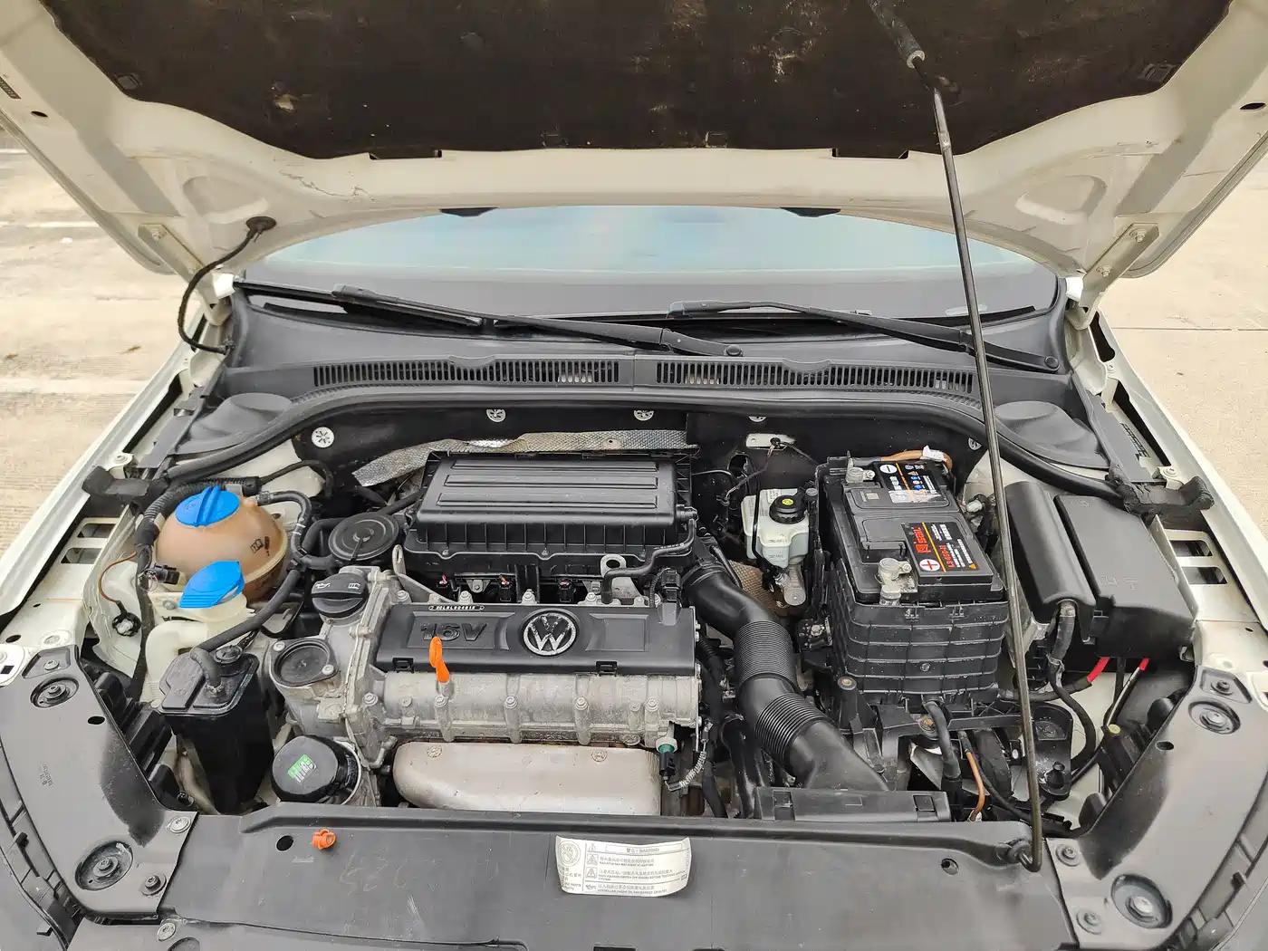 Volkswagen Sagitar 2014 1.6L Automatic Comfort фото 13
