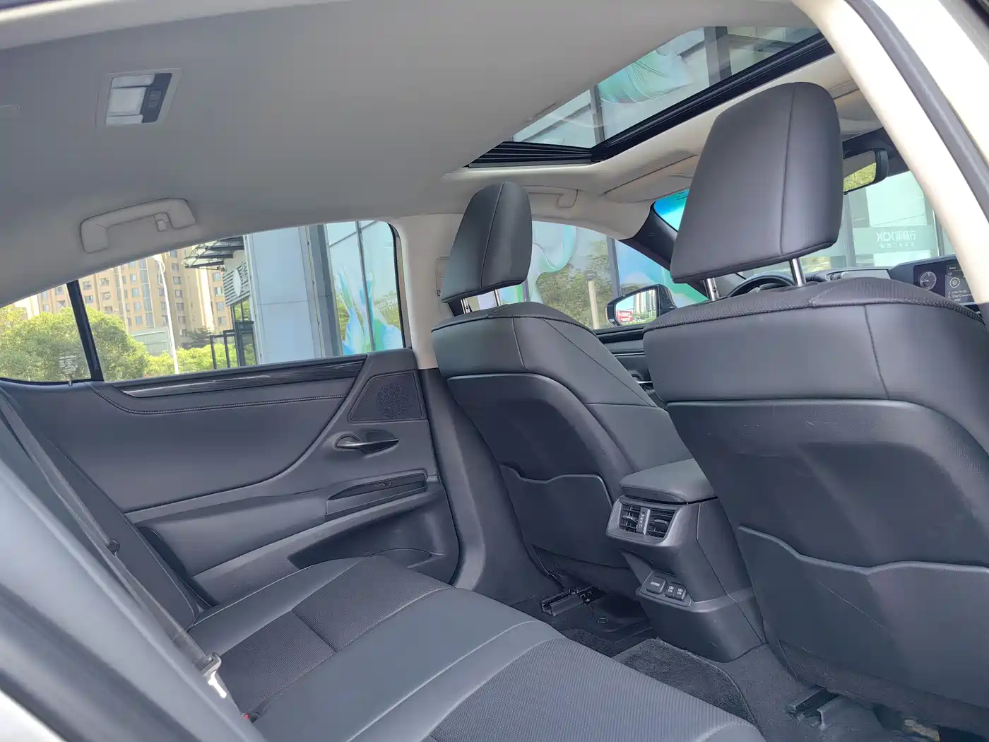 Lexus ES 2021 300h Excellence Edition фото 17