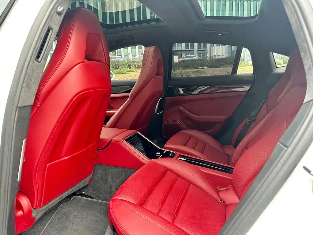 Фото 11 - Porsche Panamera