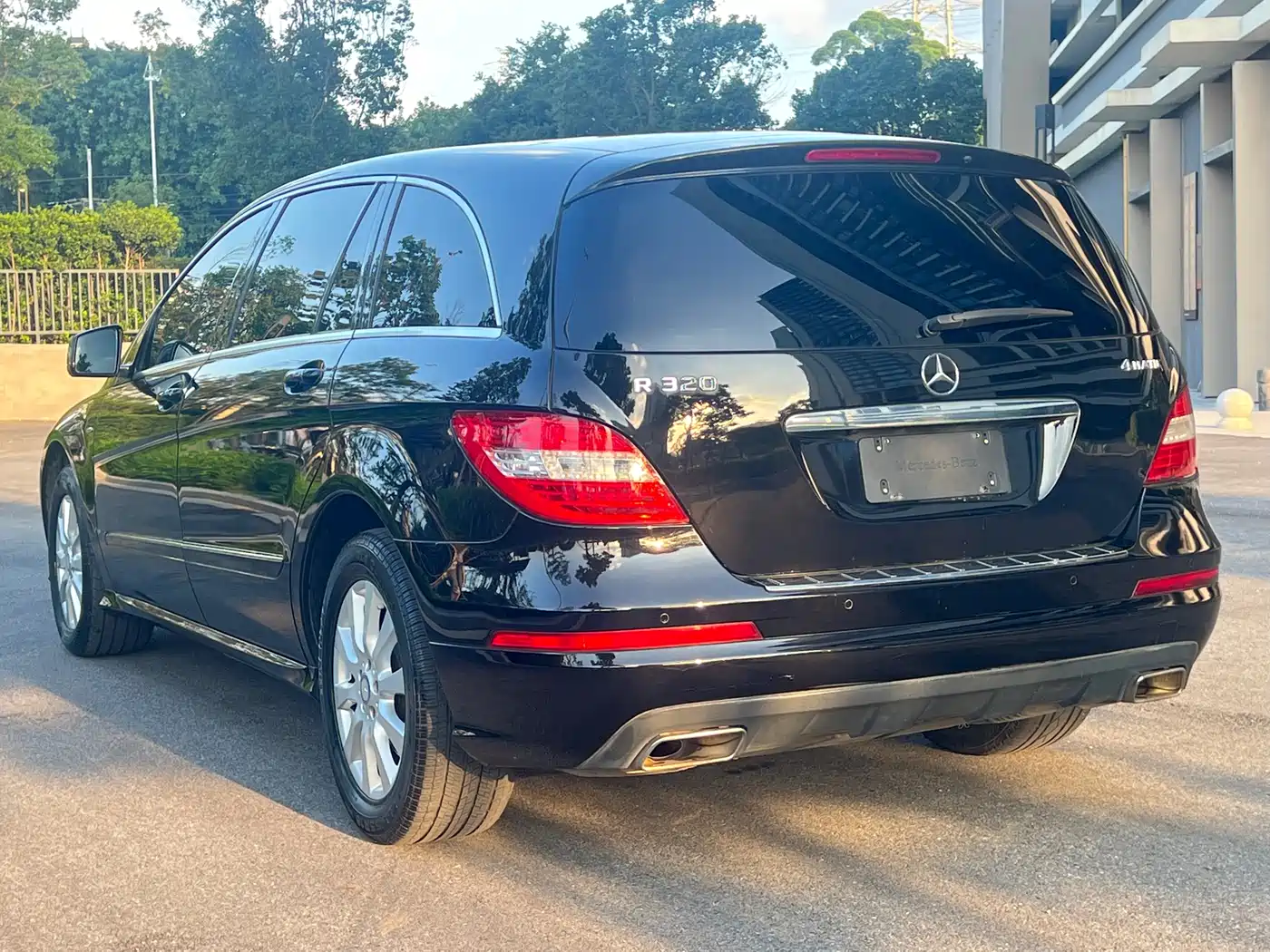 Mercedes-Benz R-Class 2017 R 320 4MATIC Business Collector's Edition фото 6