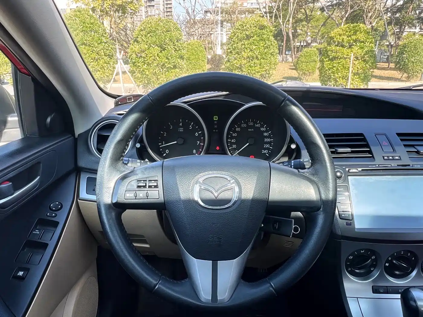 Mazda Mazda3 (Import) 2010 2010 Hatchback 1.6 Automatic Luxury