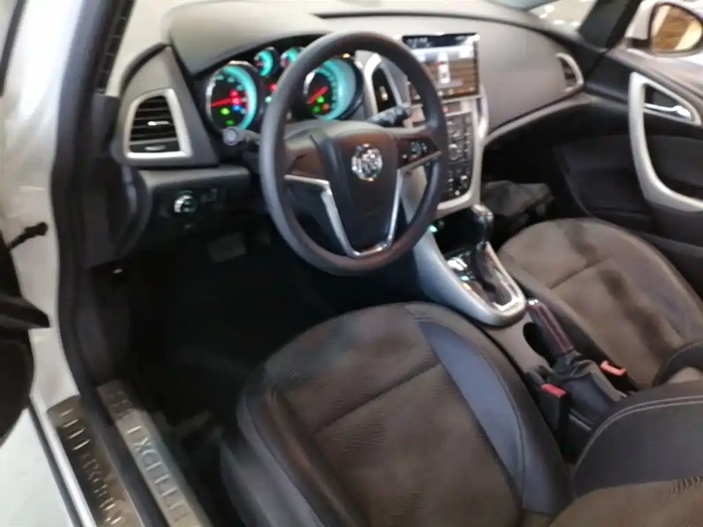 Buick Excelle 2014 XT 1.6L Automatic Fashion фото 10