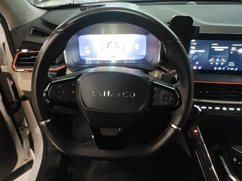 Lynk & Co 06 2020 1.5T Halo фото 11
