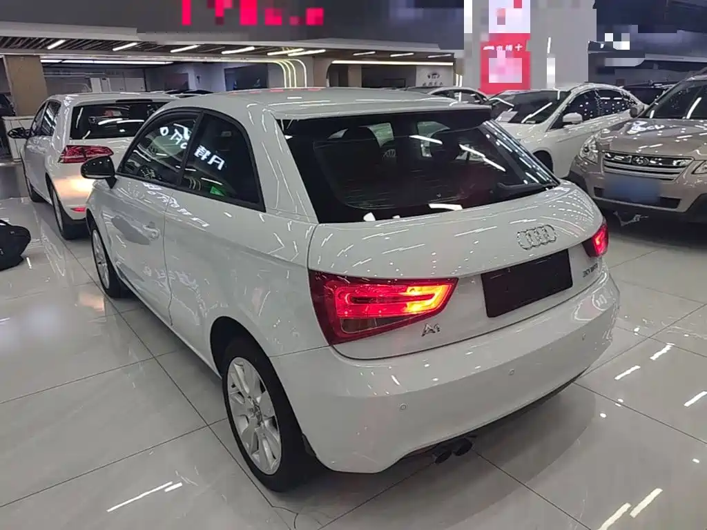 Audi A1 2015 2014 30 TFSI Fashion