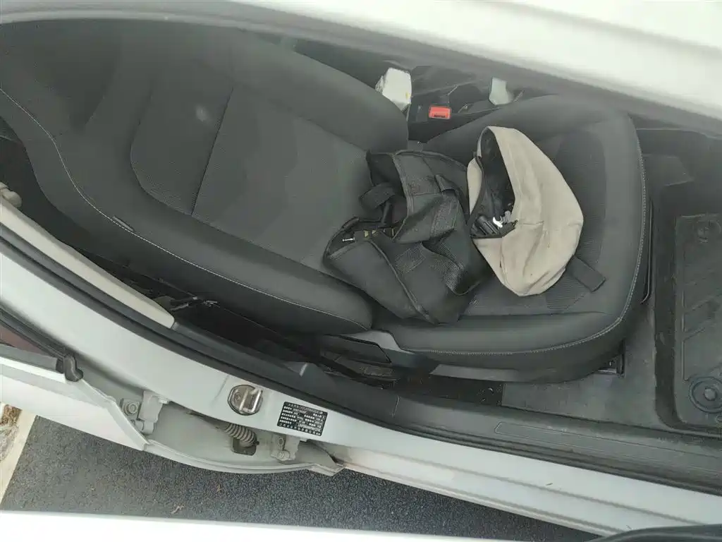Volkswagen Polo 2023 Facelift Plus 1.5L Auto Joyful Living Edition фото 24