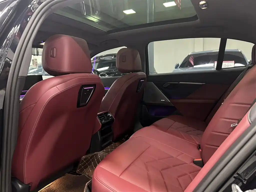 BMW 5 Series 2024 530Li Leading M Sport Package фото 25