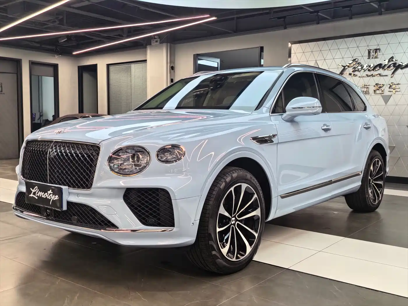 Bentley Bentayga 2025 2026 4.0T V8