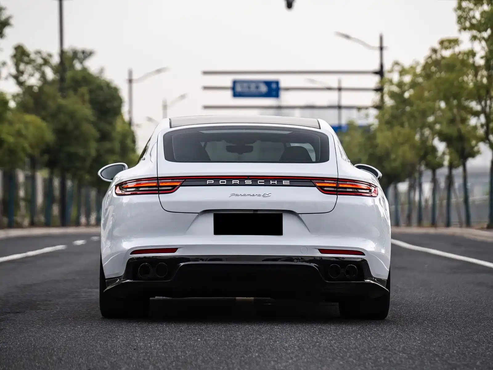 Photo 2 - Porsche Panamera