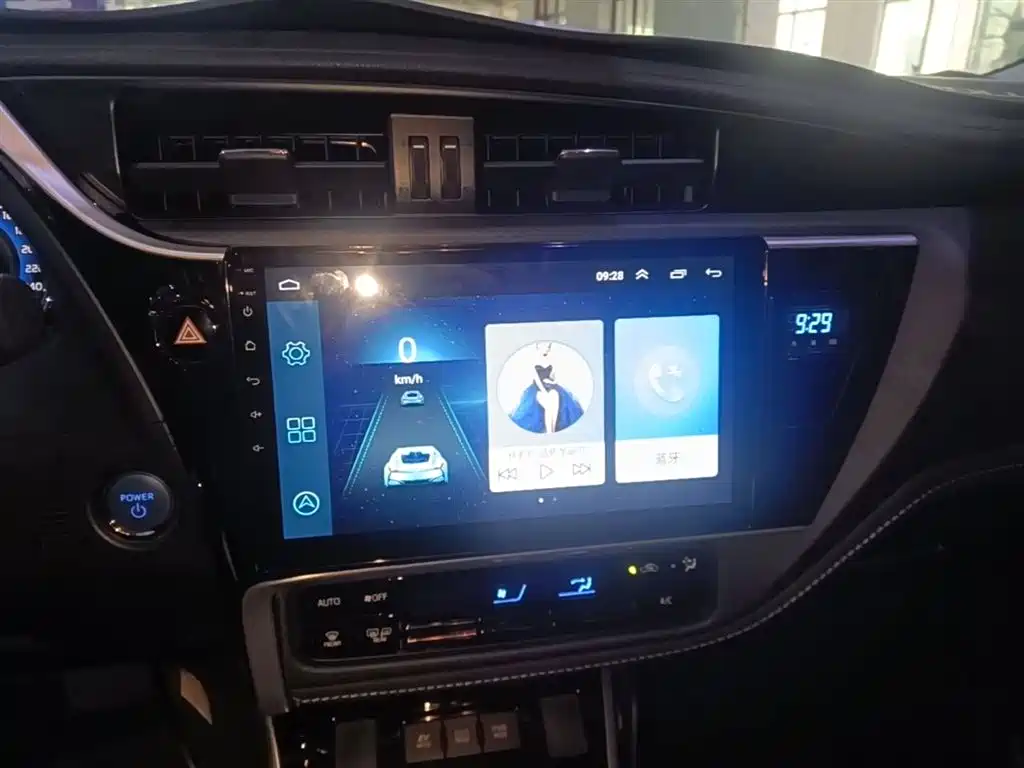 Toyota Corolla 2018 Hybrid 1.8L E-CVT Smart Edition фото 13