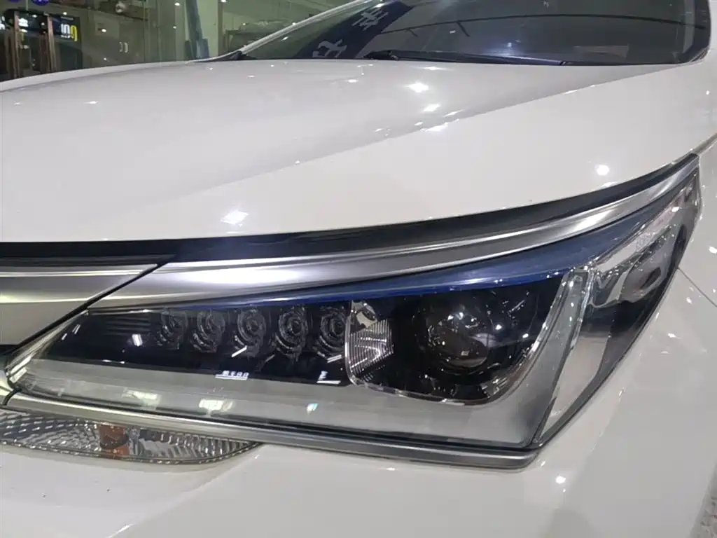 Toyota Corolla 2018 Hybrid 1.8L E-CVT Smart Edition фото 24