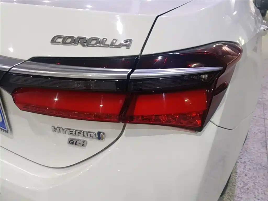 Toyota Corolla 2018 Hybrid 1.8L E-CVT Smart Edition фото 8
