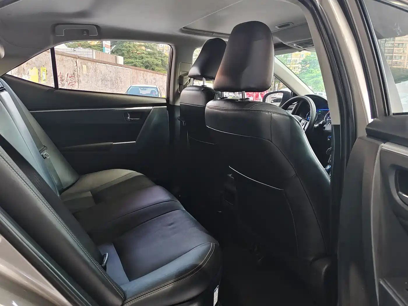 Toyota Corolla Twin Engine E+ 2020 1.8L E-CVT Comfort Edition фото 11