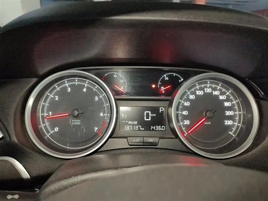 Peugeot 408 2015 Model 1.2T Automatic Luxury Edition фото 5