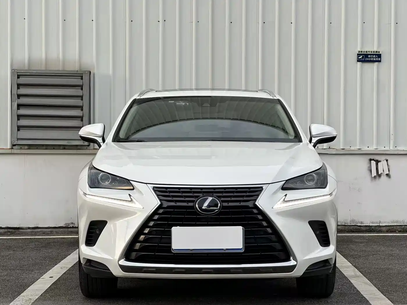 Фото 2 - Lexus NX