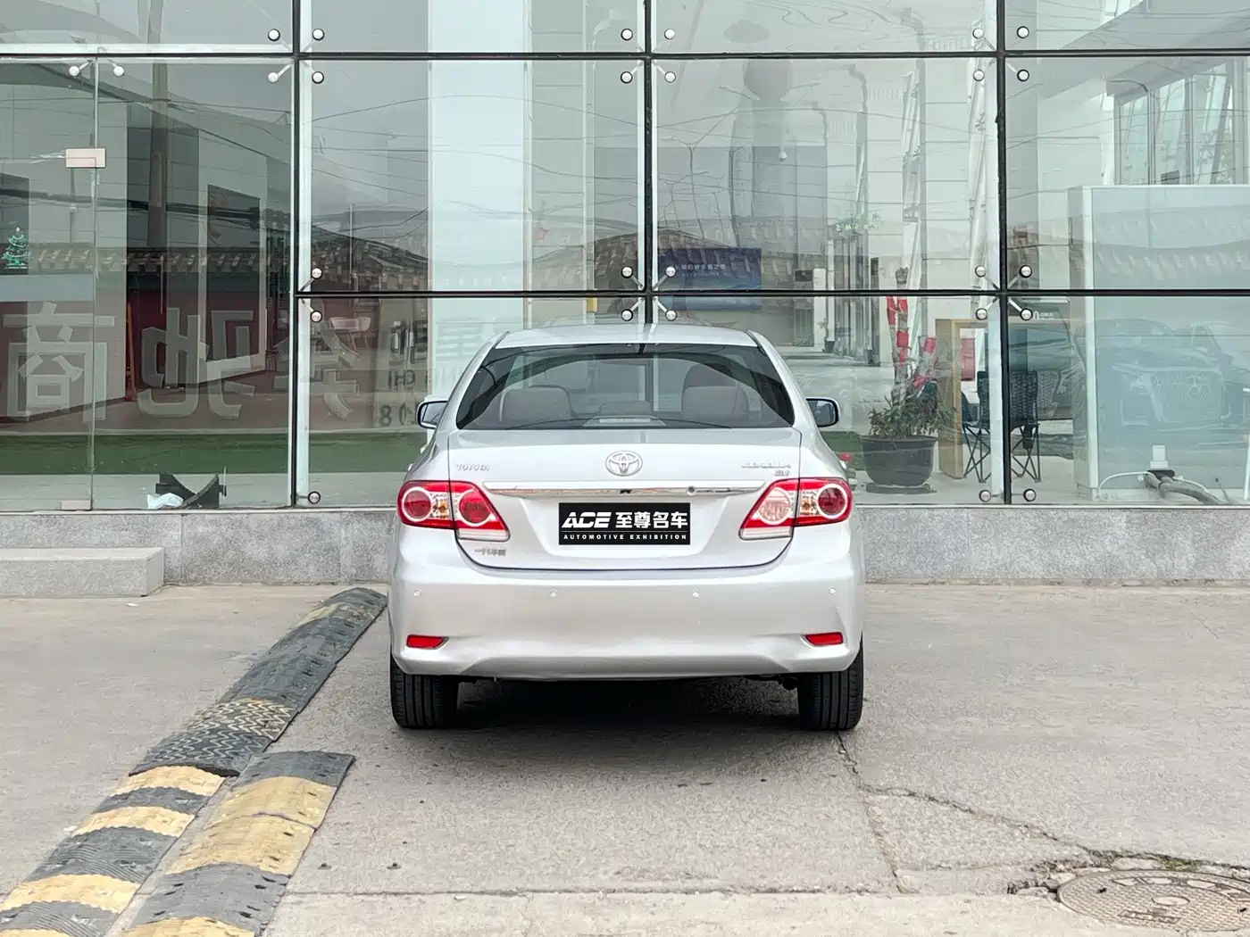 Toyota Corolla 2011 1.8L CVT GL-i фото 5