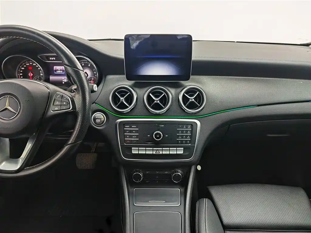 Mercedes-Benz GLA 2018 GLA 200 Fashion фото 12