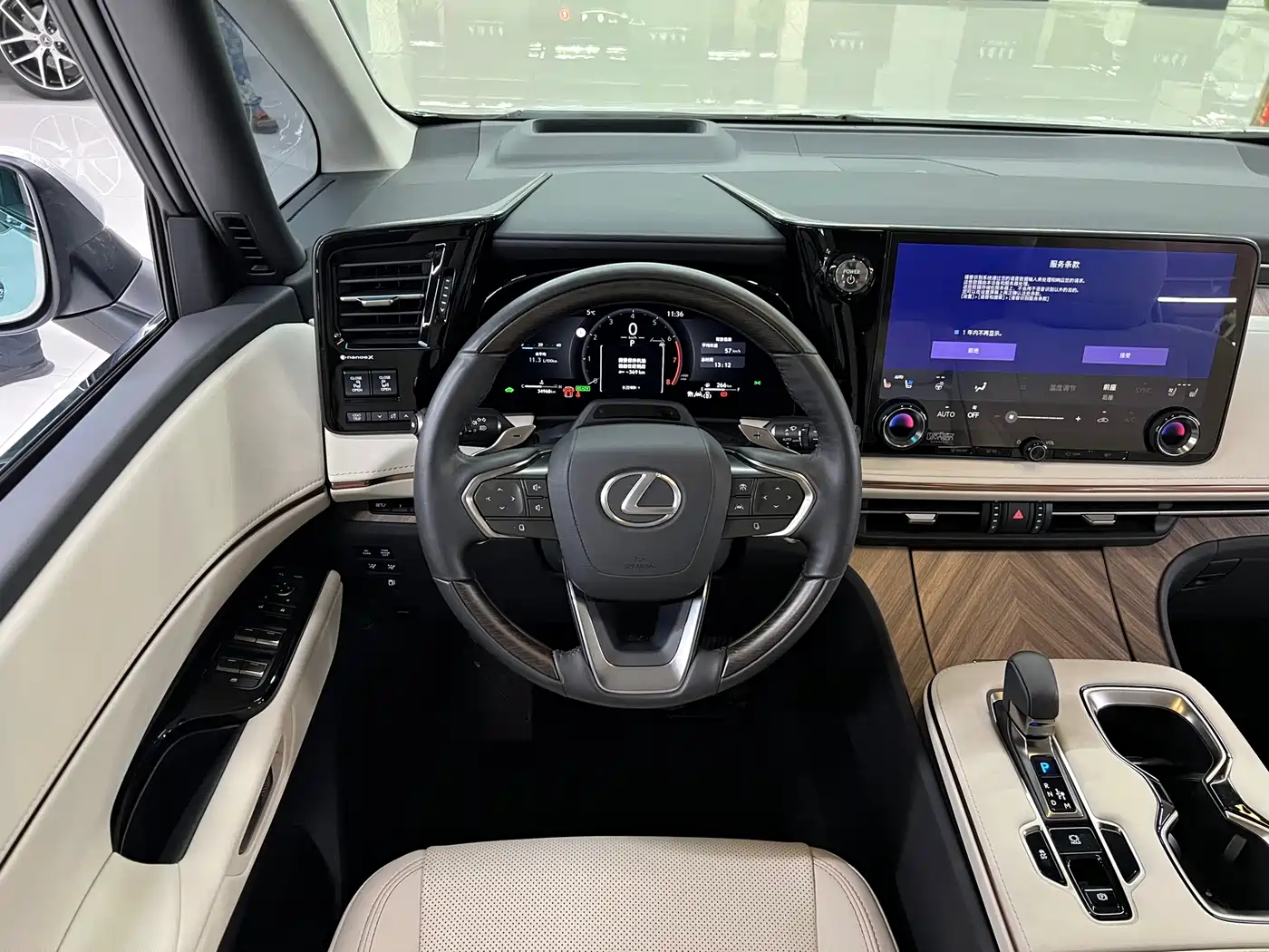 Lexus LM 2025 Model 500h Six-Seater Prestige Edition фото 19