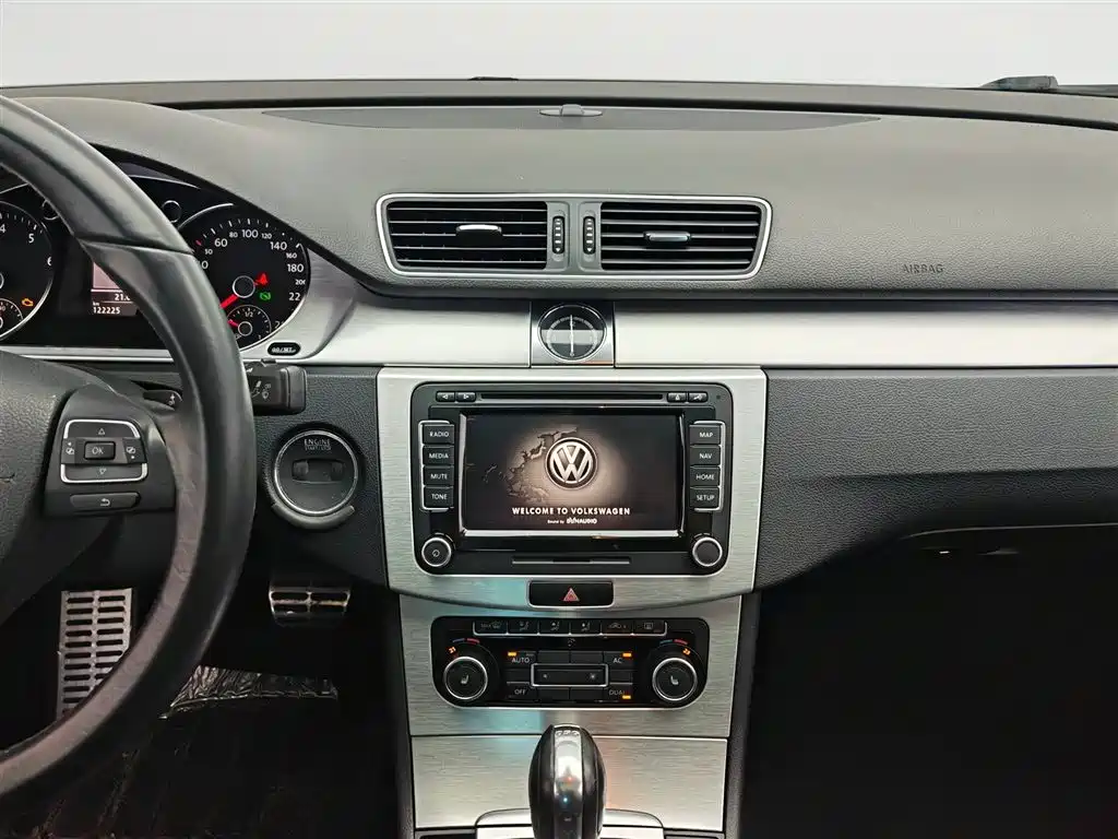 Volkswagen FAW-Volkswagen CC 2012 Model 2.0TSI Ultimate фото 12