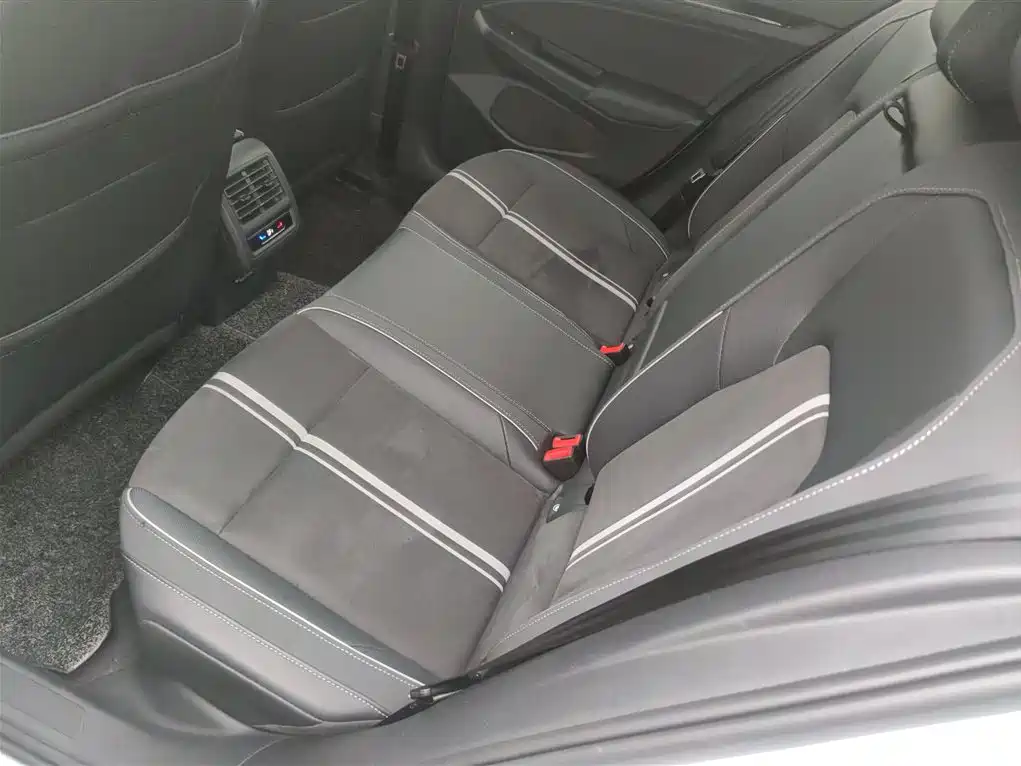 Volkswagen Golf 2023 280TSI DSG R-Line Lite фото 13