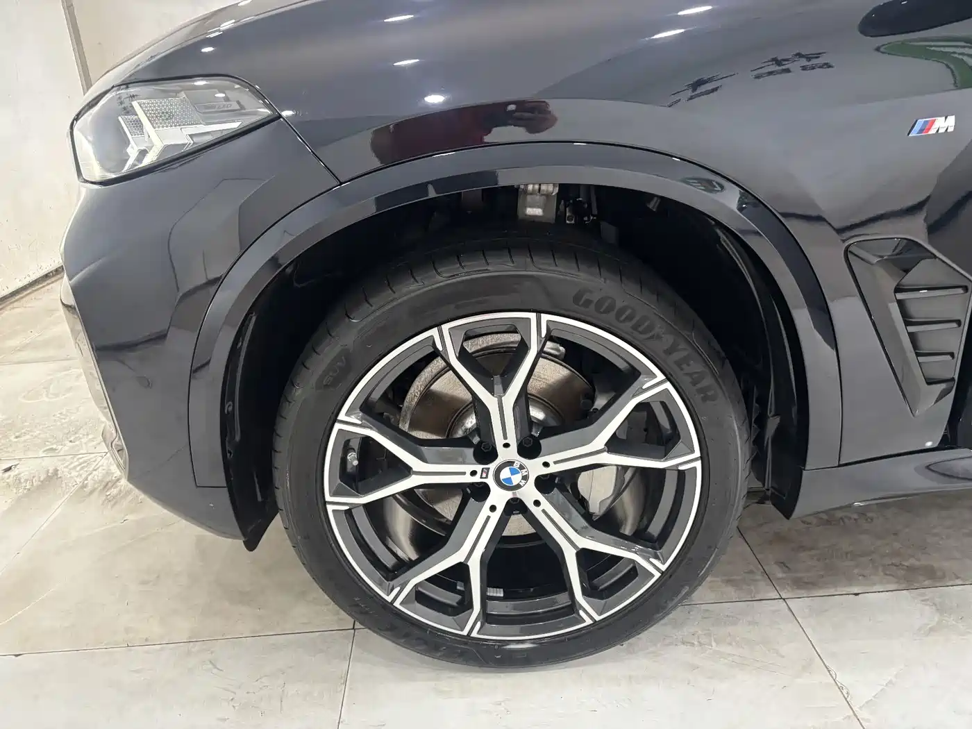 BMW X5 2025 Model xDrive 30Li Exclusive M Sport Blackout Package фото 34