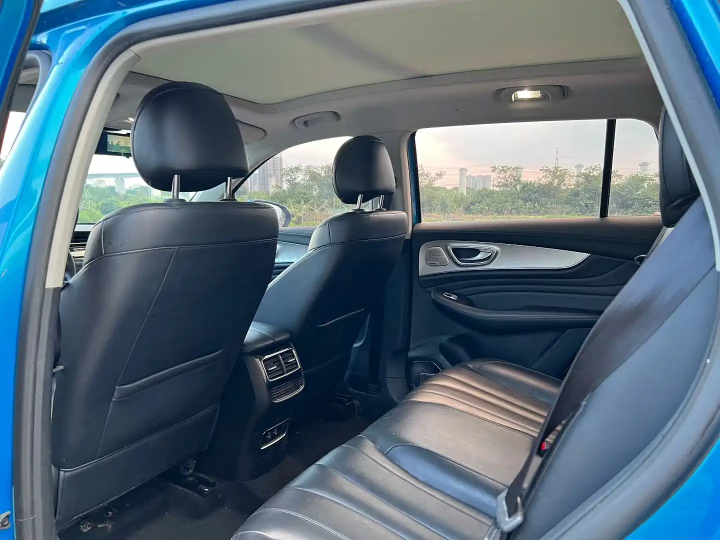 Photo 3 - Roewe RX5 MAX