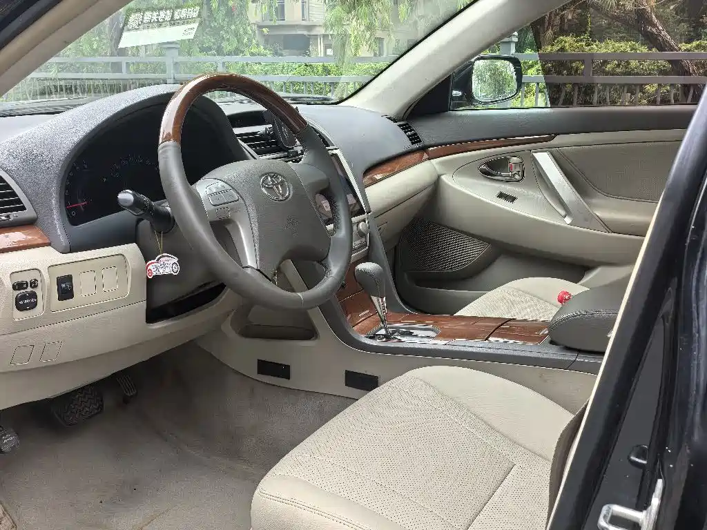 Toyota Camry 2013 200G Classic Luxury Edition фото 8