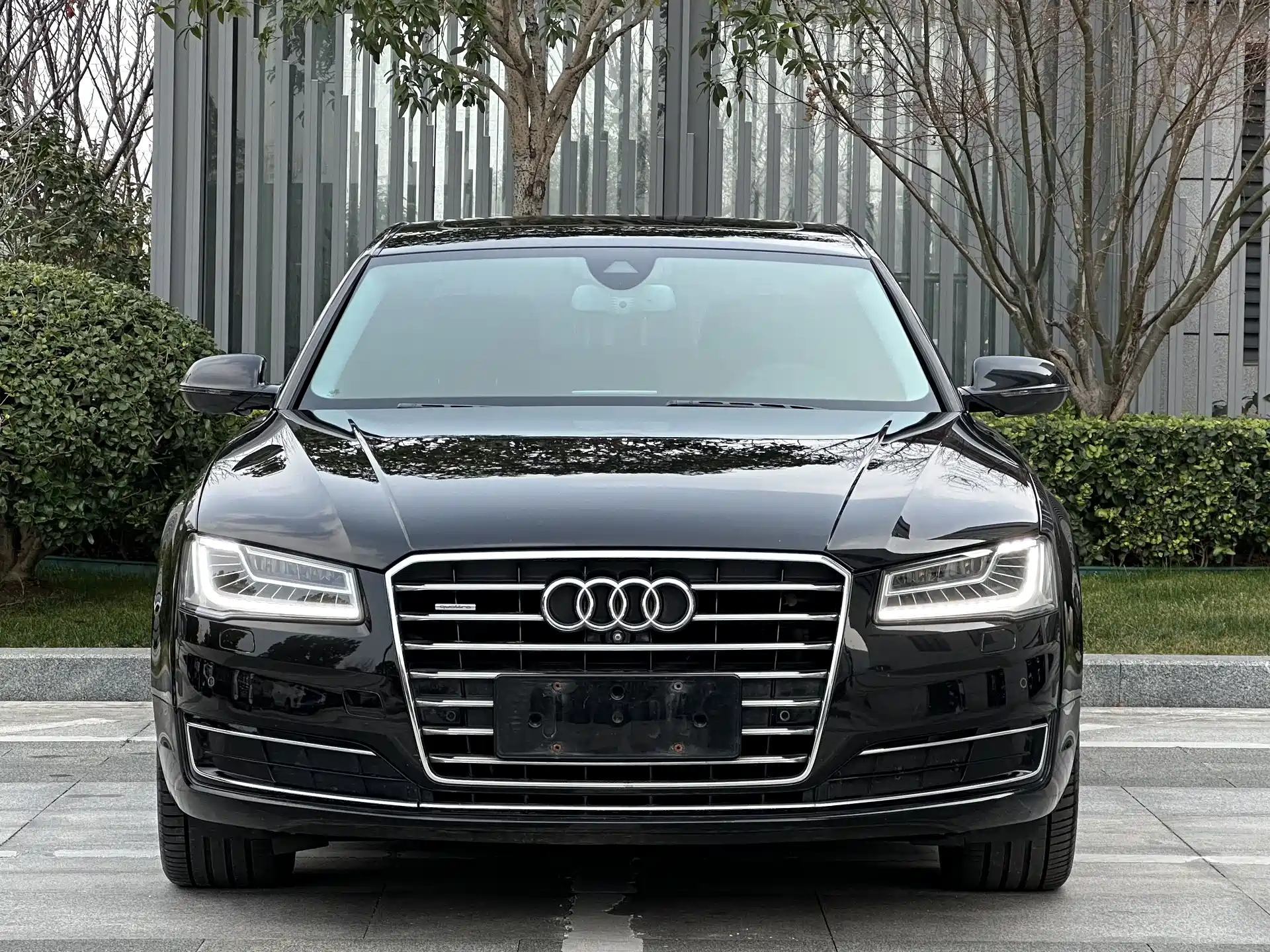 Фото 2 - Audi A8