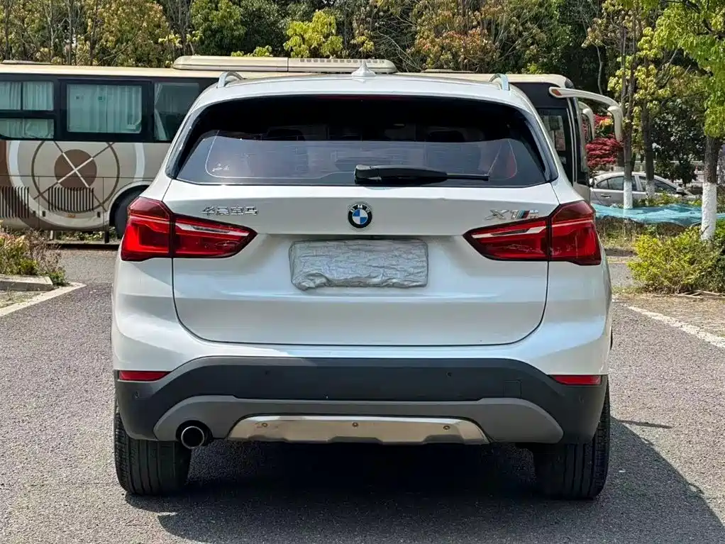 BMW X1 2018 sDrive18Li Premium Model фото 8