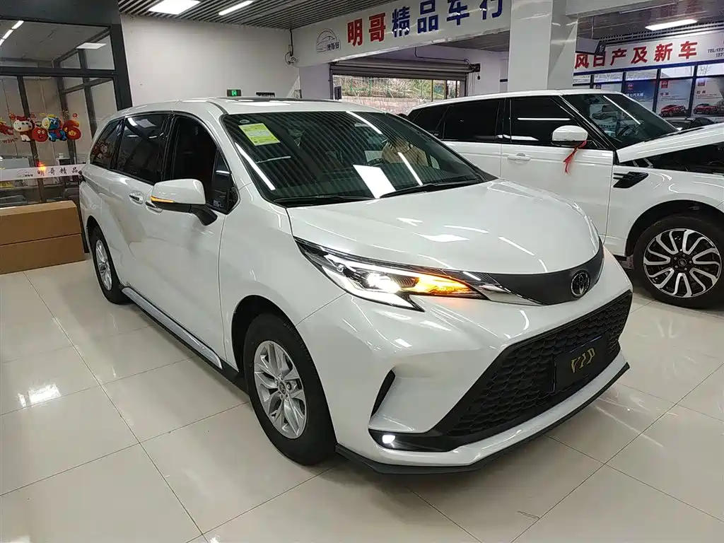 Toyota Granvia 2024 2.5L Hybrid Comfort фото 4