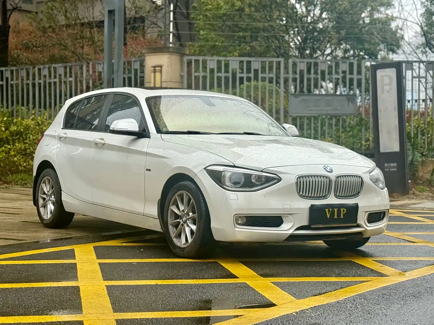 BMW 1 Series (Import) 2013 Facelift 116i Urban Model фото 3