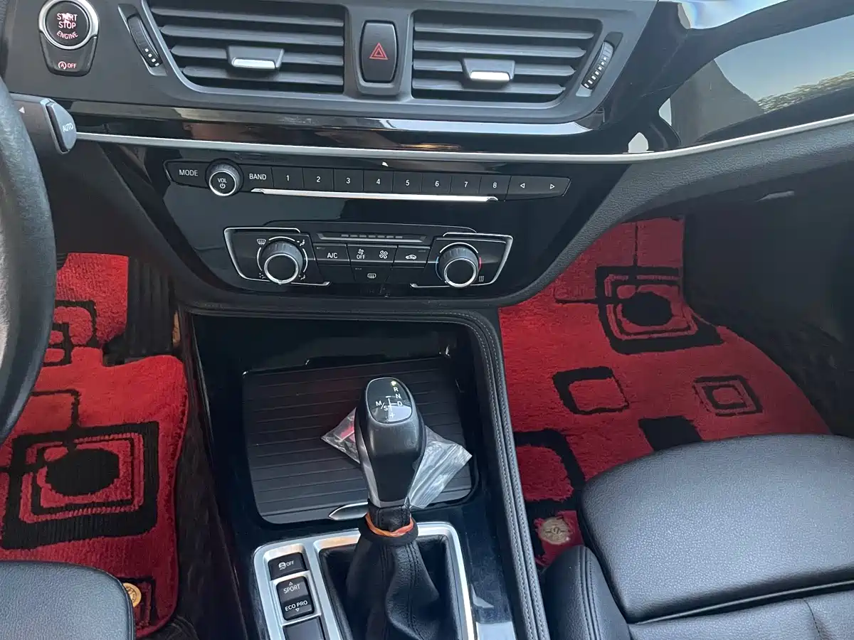 BMW 1 Series 2017 118i Sport фото 5
