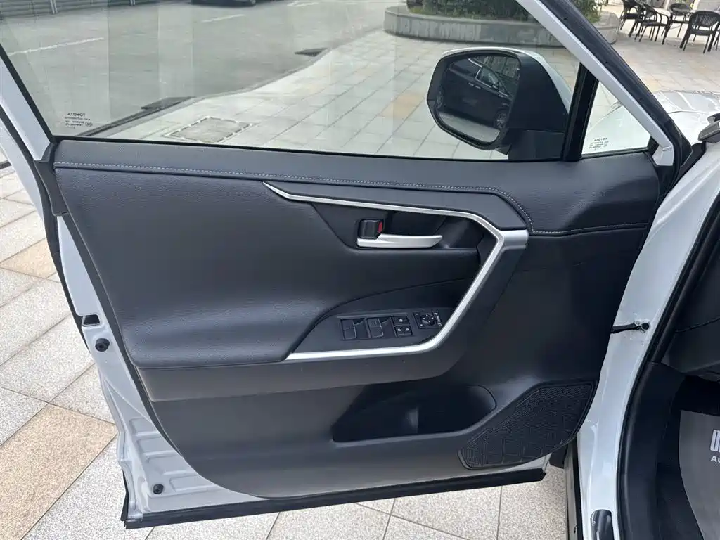 Toyota Wildlander 2022 2.0L CVT FWD Luxury PLUS Edition фото 15