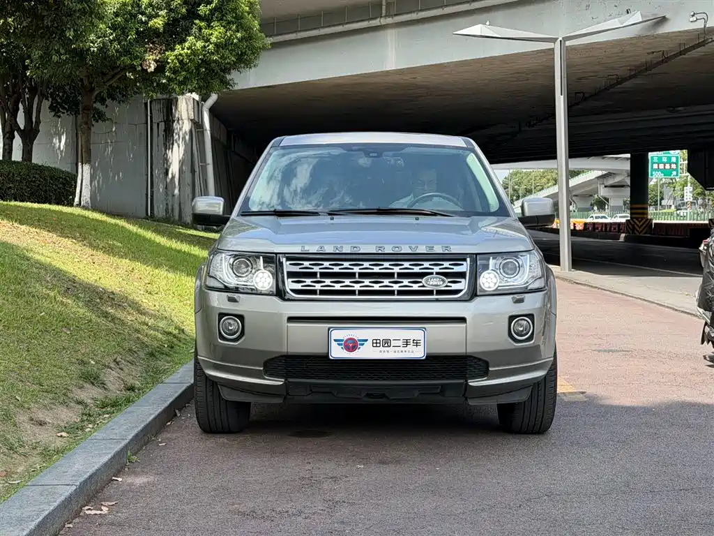 Land Rover Freelander 2 2014 2.2T SD4 SE Diesel Edition фото 2
