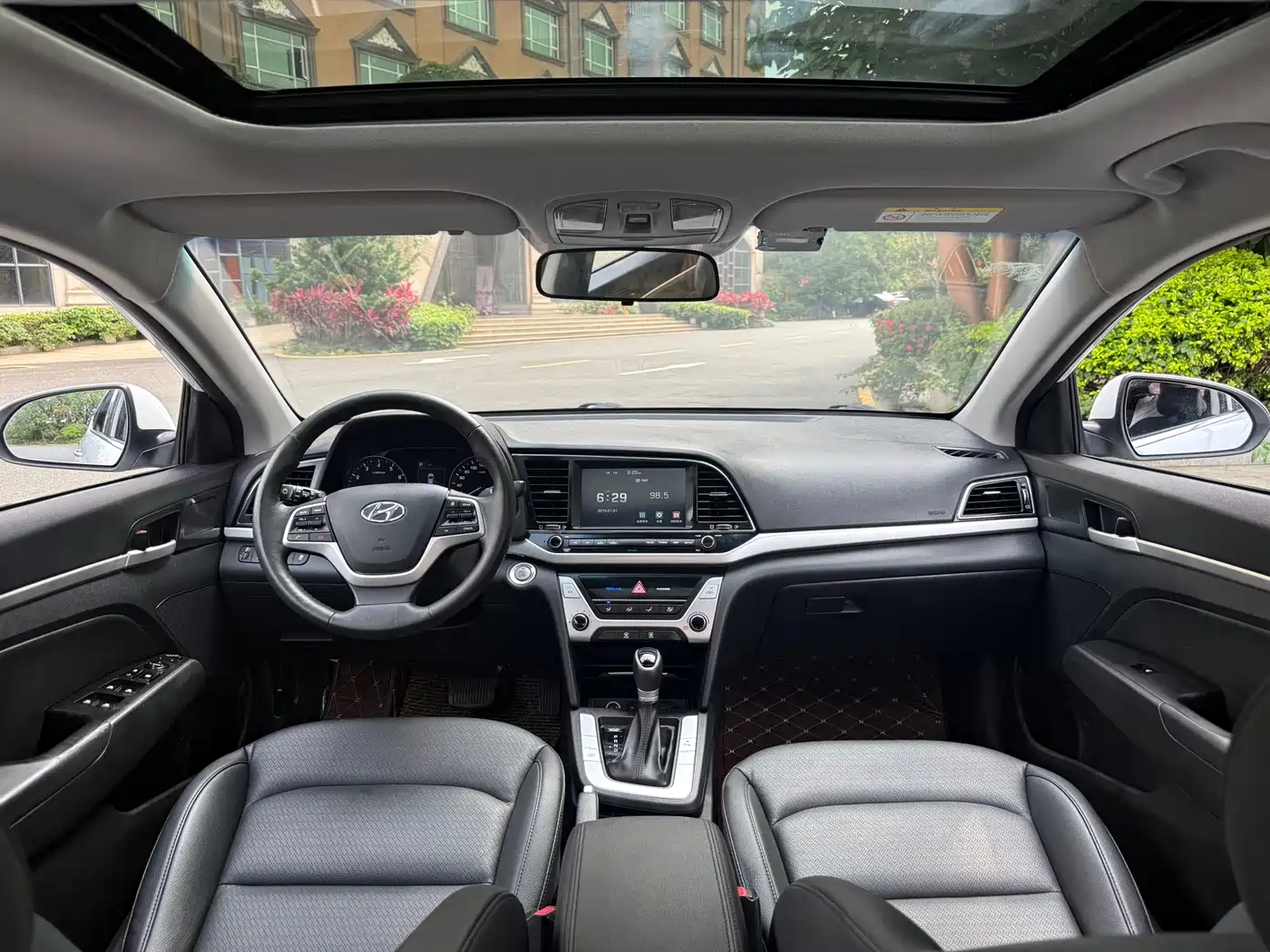 Hyundai Elantra 2016 1.6L Auto Smart·Luxury Edition фото 8