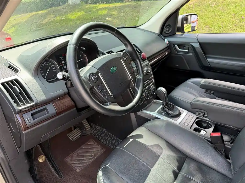 Land Rover Freelander 2 2014 2.2T SD4 SE Diesel Edition фото 7