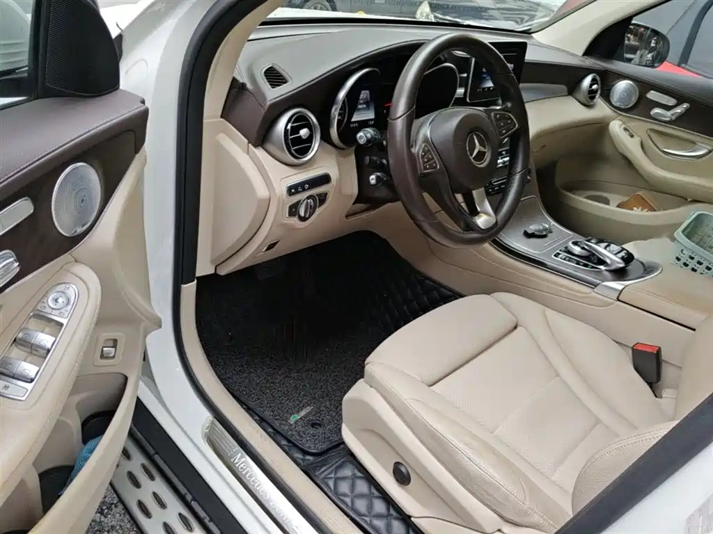 Mercedes-Benz GLC 2017 GLC 300 4MATIC Dynamic фото 14