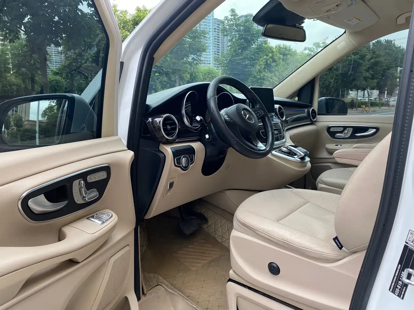 Mercedes-Benz V-Class 2017 Model V 260 Premium Edition фото 4
