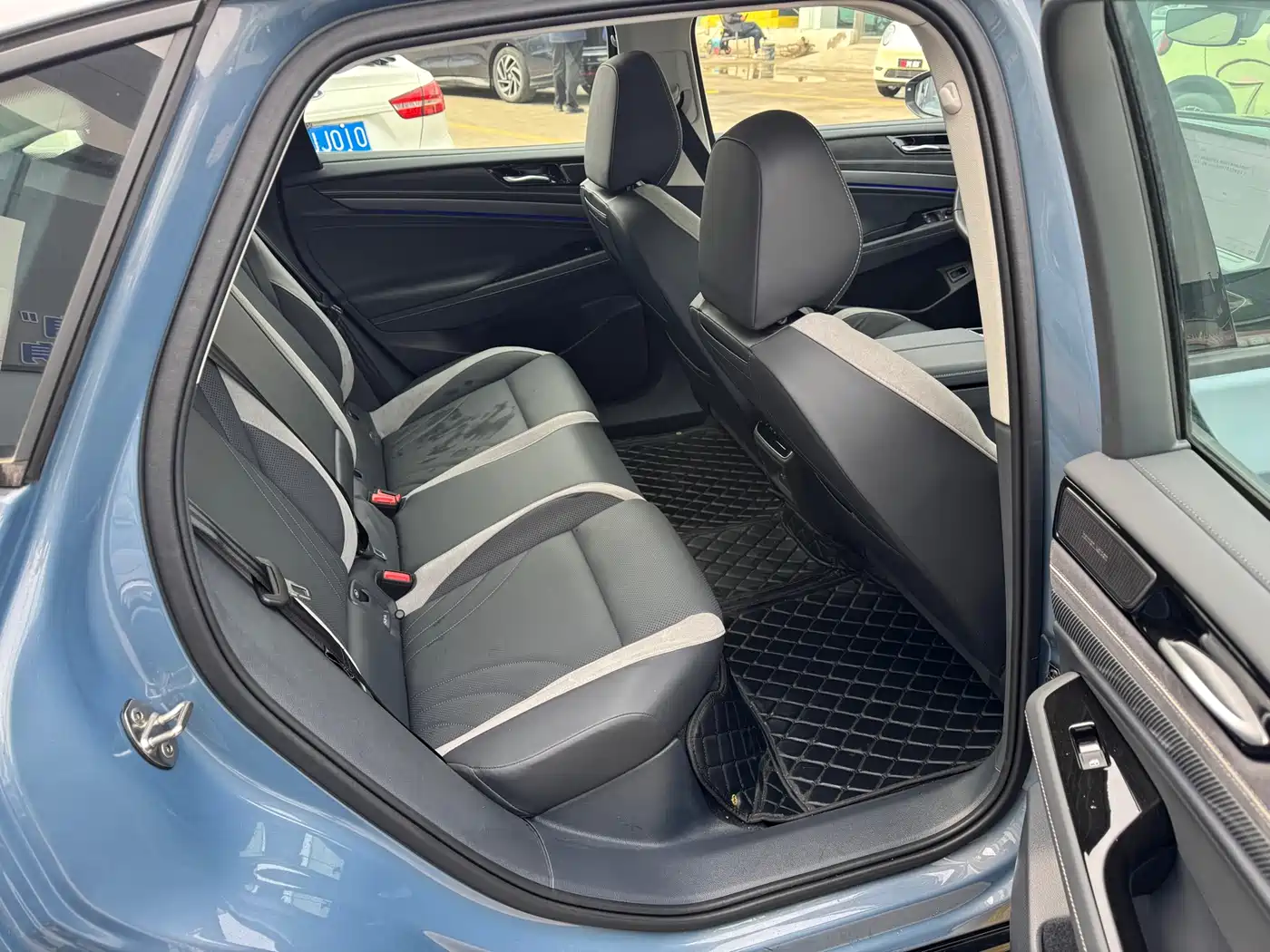 VOLKSWAGEN ID.7 VIZZION