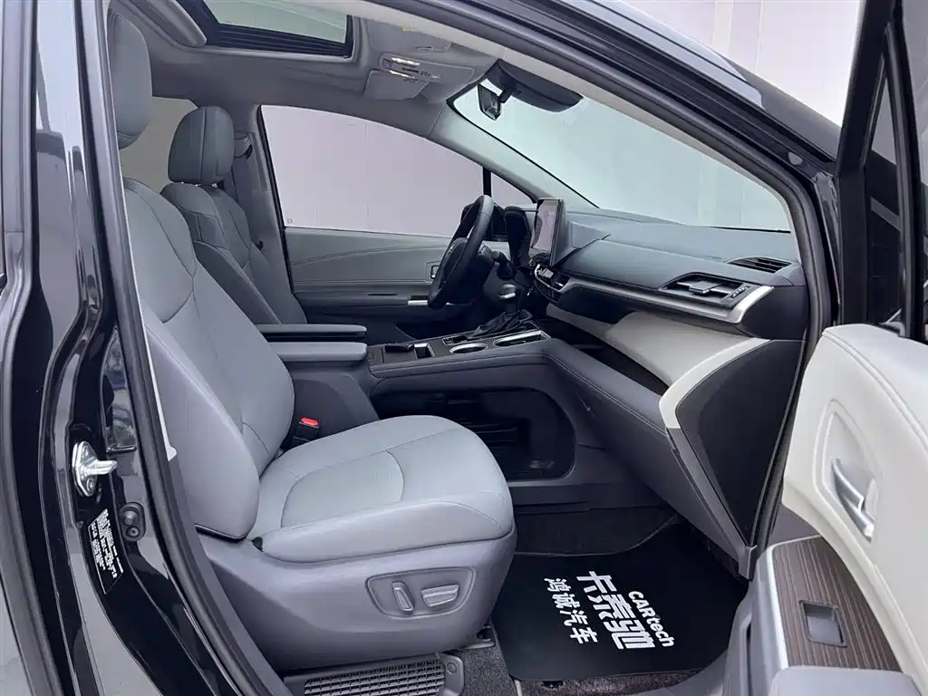 Toyota Granvia 2024 2.5L Hybrid Premium PLUS фото 17
