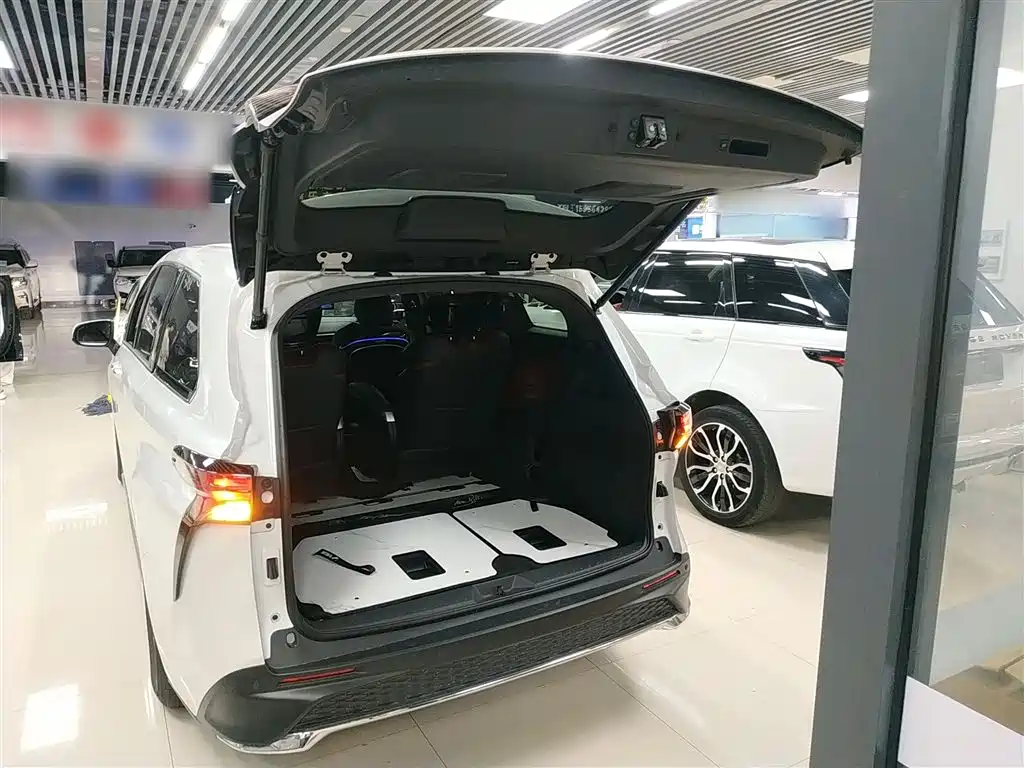 Toyota Granvia 2024 2.5L Hybrid Comfort фото 19