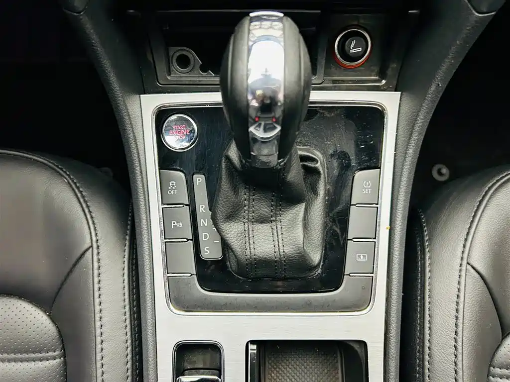 Volkswagen Passat 2014 2.0TSI DSG Executive Edition фото 17