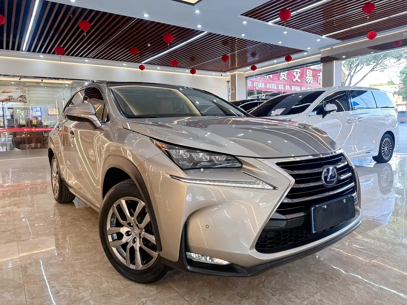 Lexus NX 2015 300h AWD F SPORT фото 3