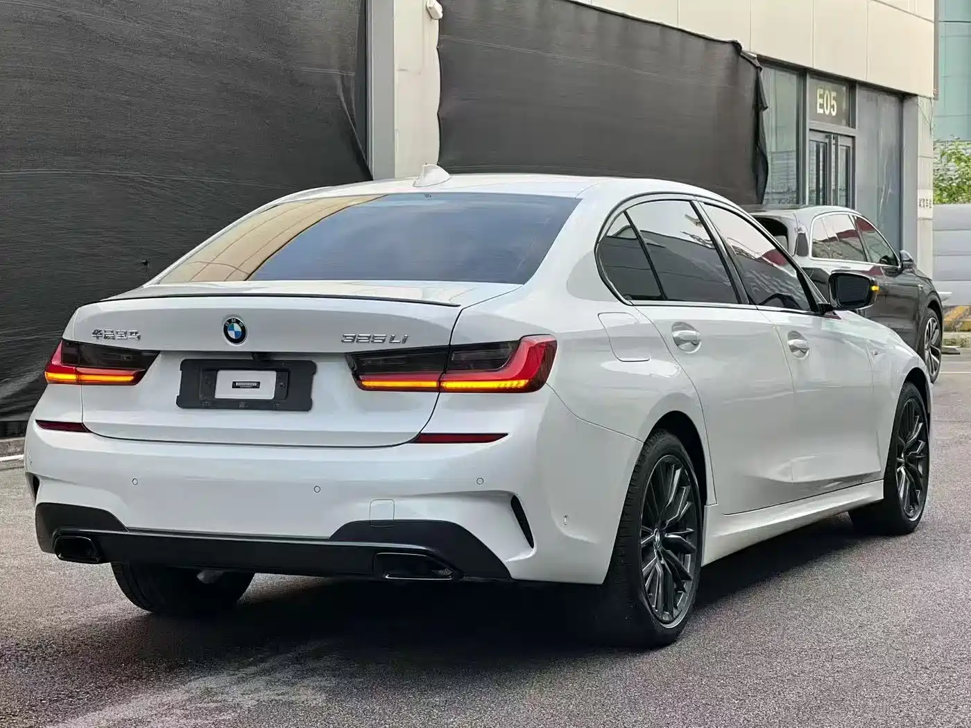 BMW 3 Series 2021 325Li M Sport Night Edition фото 9
