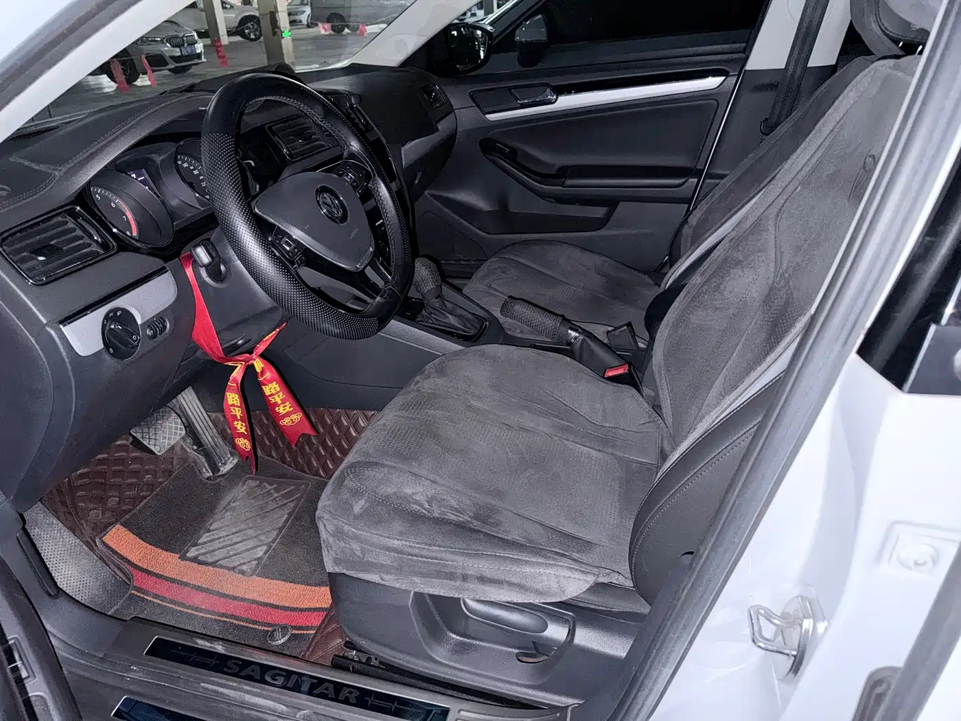 Volkswagen Sagitar 2018 280TSI DSG Spark Edition фото 8
