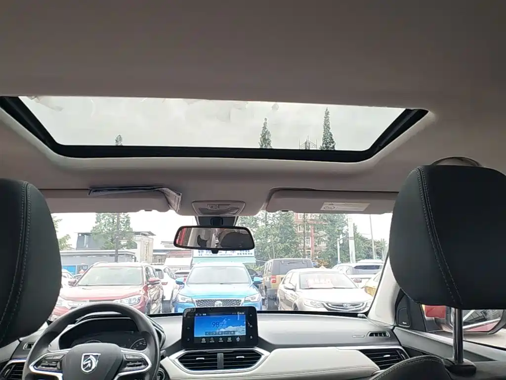 Baojun 530 2019 2019 1.5T CVT Luxury 7-seater China V