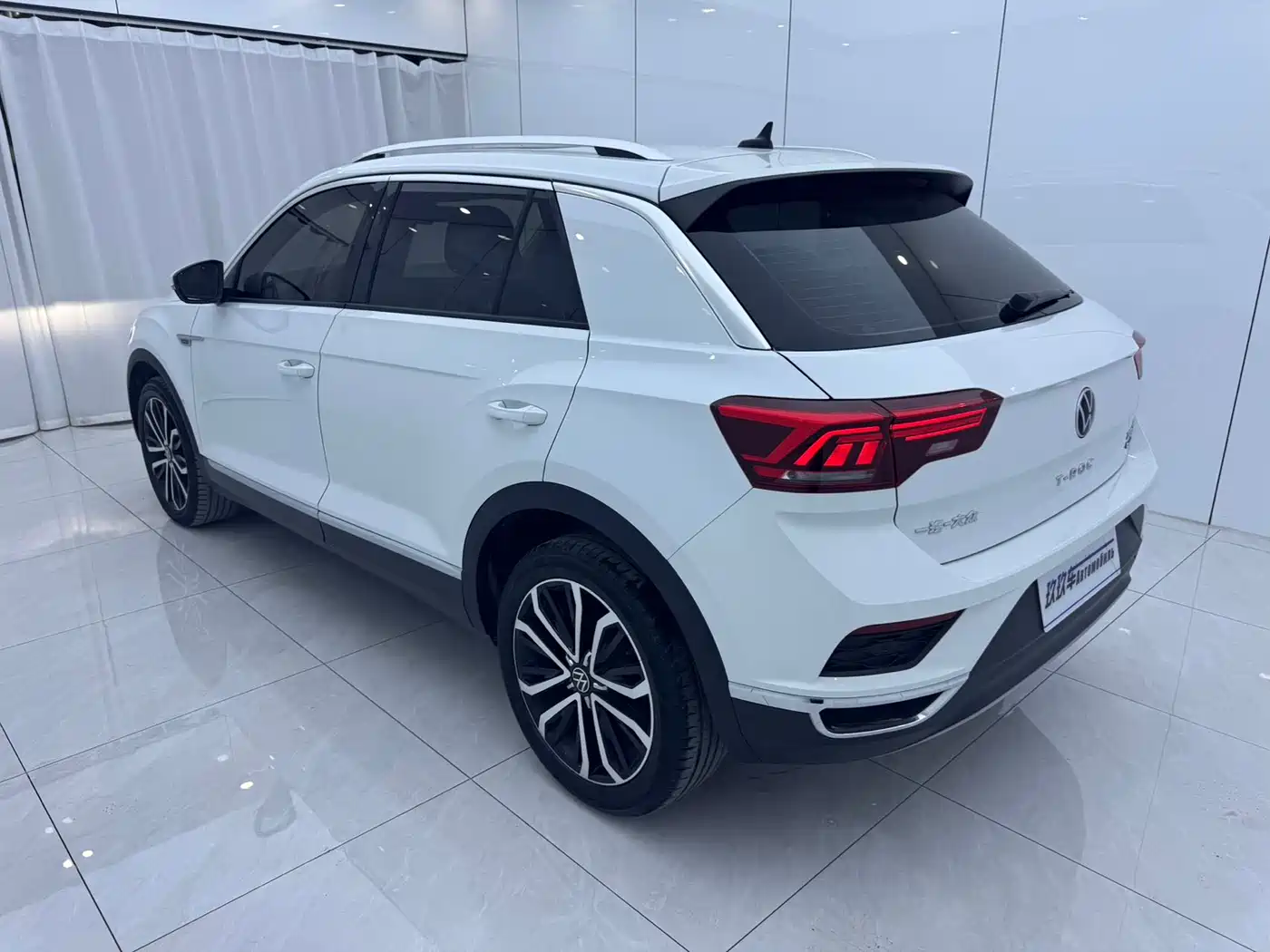 Volkswagen T-ROC 2021 Facelift 280TSI DSG 4WD Luxury Smart Connect Edition фото 6