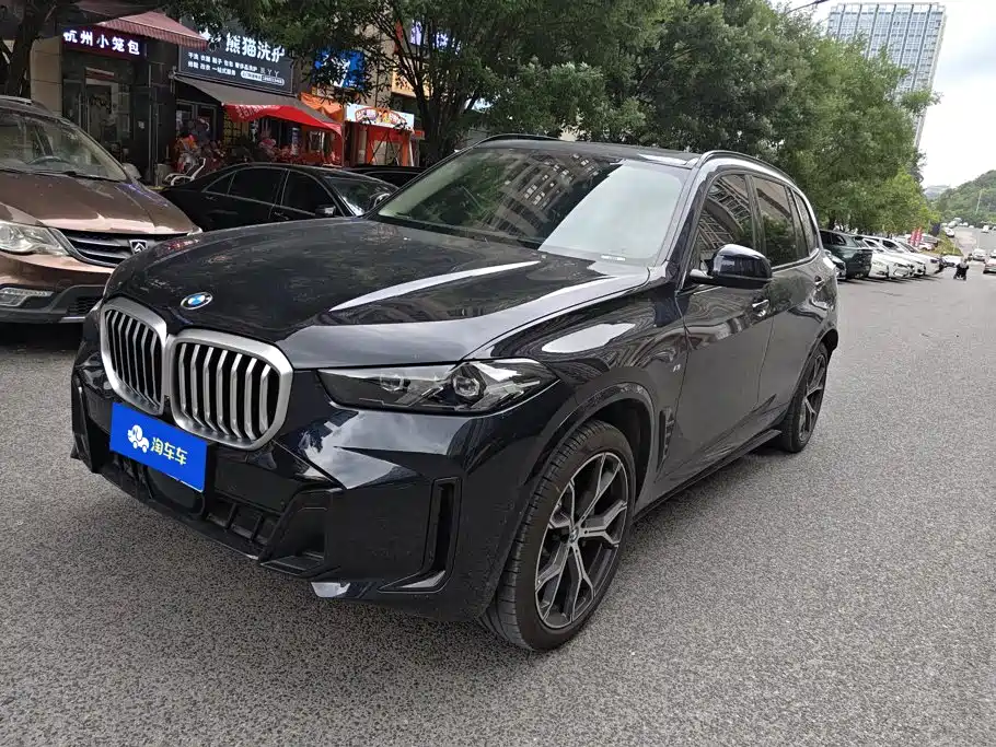 BMW X5 2023 xDrive 30Li Premium M Sport Black Night Package